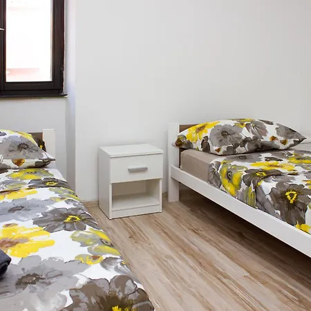 Hostal Centuria *