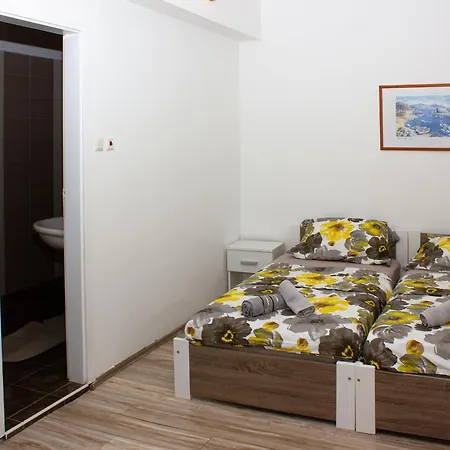 Centuria Hostal Pula